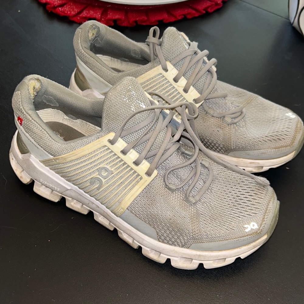 7.5 grey and white on cloud sneakers